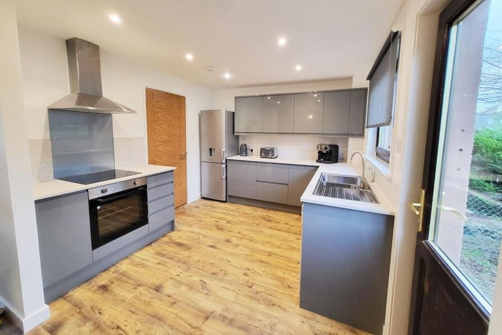 Ness Riverfront Holiday Home - City Centre Inverness Buitenkant foto