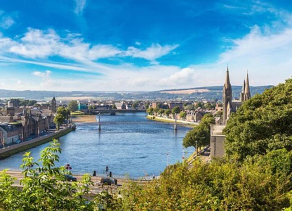 Ness Riverfront Holiday Home - City Centre Inverness Buitenkant foto