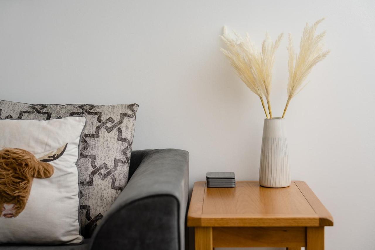 Ness Riverfront Holiday Home - City Centre Inverness Buitenkant foto