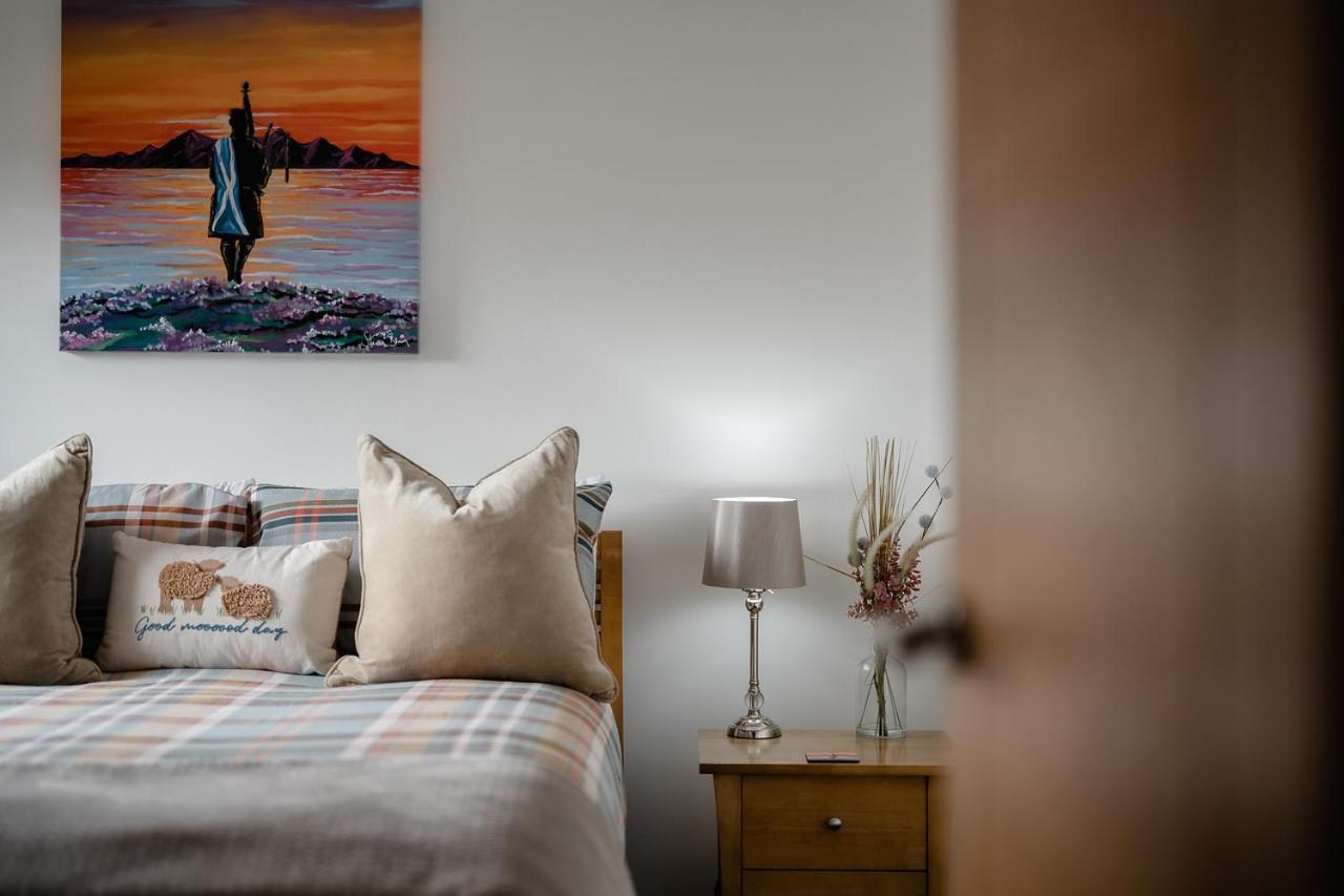 Ness Riverfront Holiday Home - City Centre Inverness Buitenkant foto