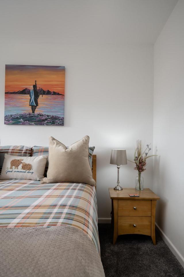 Ness Riverfront Holiday Home - City Centre Inverness Buitenkant foto